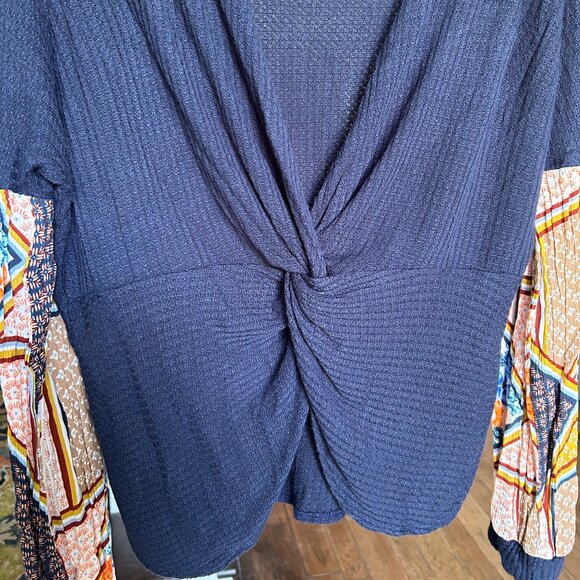 7th Ray Navy Waffle Top w/ Contrasting Pattern Sleeve and Open Twist Back Sz M-L - Picture 6 of 11
